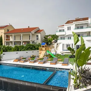 https://holiday-house-dominik.hotelinzadar.com